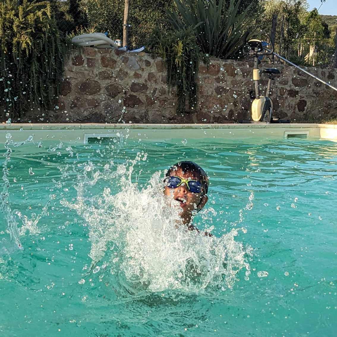 bimbo-piscina